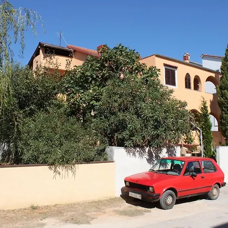Apartman With Parking Space - 7208