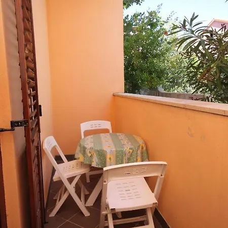 Apartment With A Parking Space - 7208 Medulin
