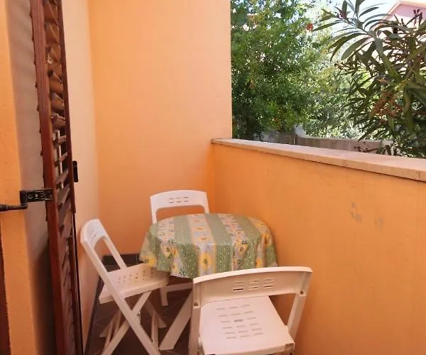 Apartman With Parking Space - 7208 Medulin